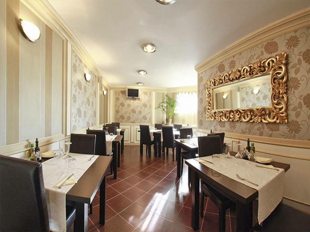 בוקרשט Monte Carlo Palace Rooms מראה חיצוני תמונה